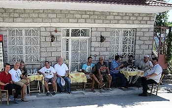 17-θ. ΑΠΕΝΑΝΤΙ ΑΠΟ ΜΑΓΑΖΙ Ν. ΛΙΑΤΣ.